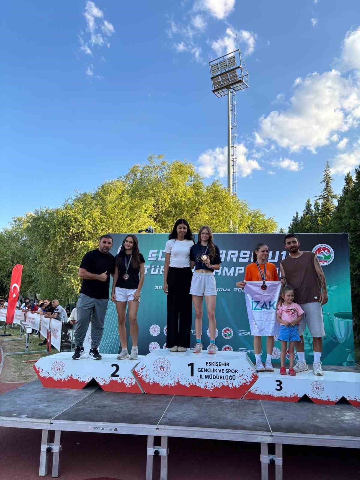 AYDINLI ATLET GAYE KADEM, U16 EDİP AKARSU TÜRKİYE ATLETİZM ŞAMPİYONASI'NDA 100 METRE ENGELLİ...