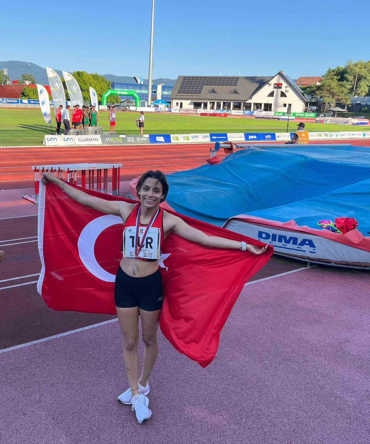 AYDINLI MİLLİ ATLET SUDE NAZ BAYAR, SLOVENYA'DA DÜZENLENEN U-18 BALKAN ATLETİZM ŞAMPİYONASI'NDA...