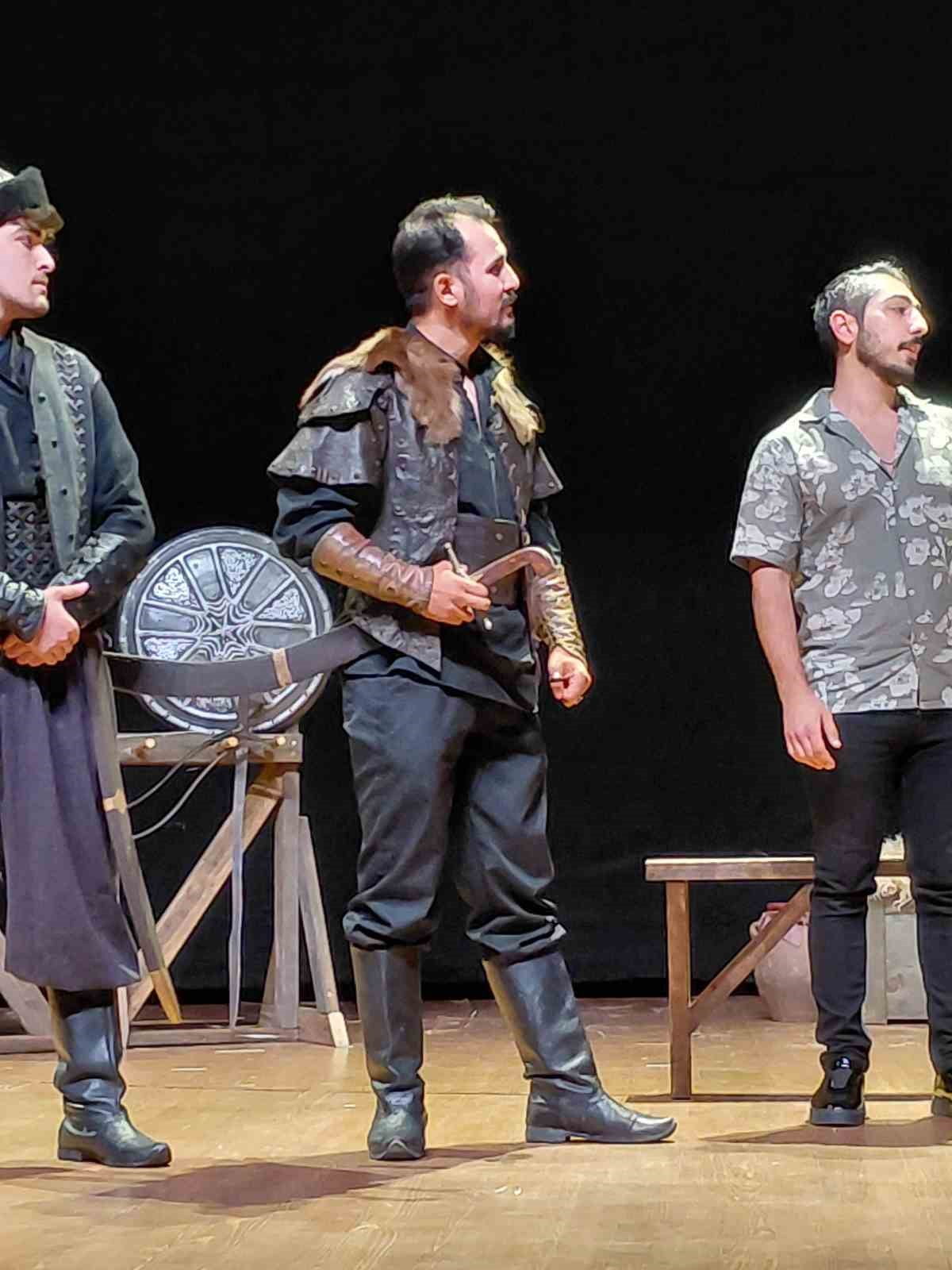 AYDOS KALESİ'NİN FETHİNİ KONU ALAN, MİLLİ VE MANEVİ DEĞERLERİ ÖN PLANA ÇIKARAN "KAN YİNE O KANDIR"...