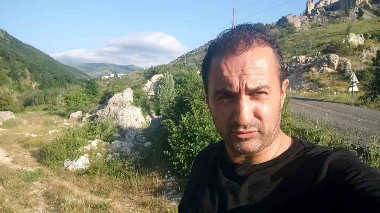 AYILARI GÖREN ERHAN GÜLER