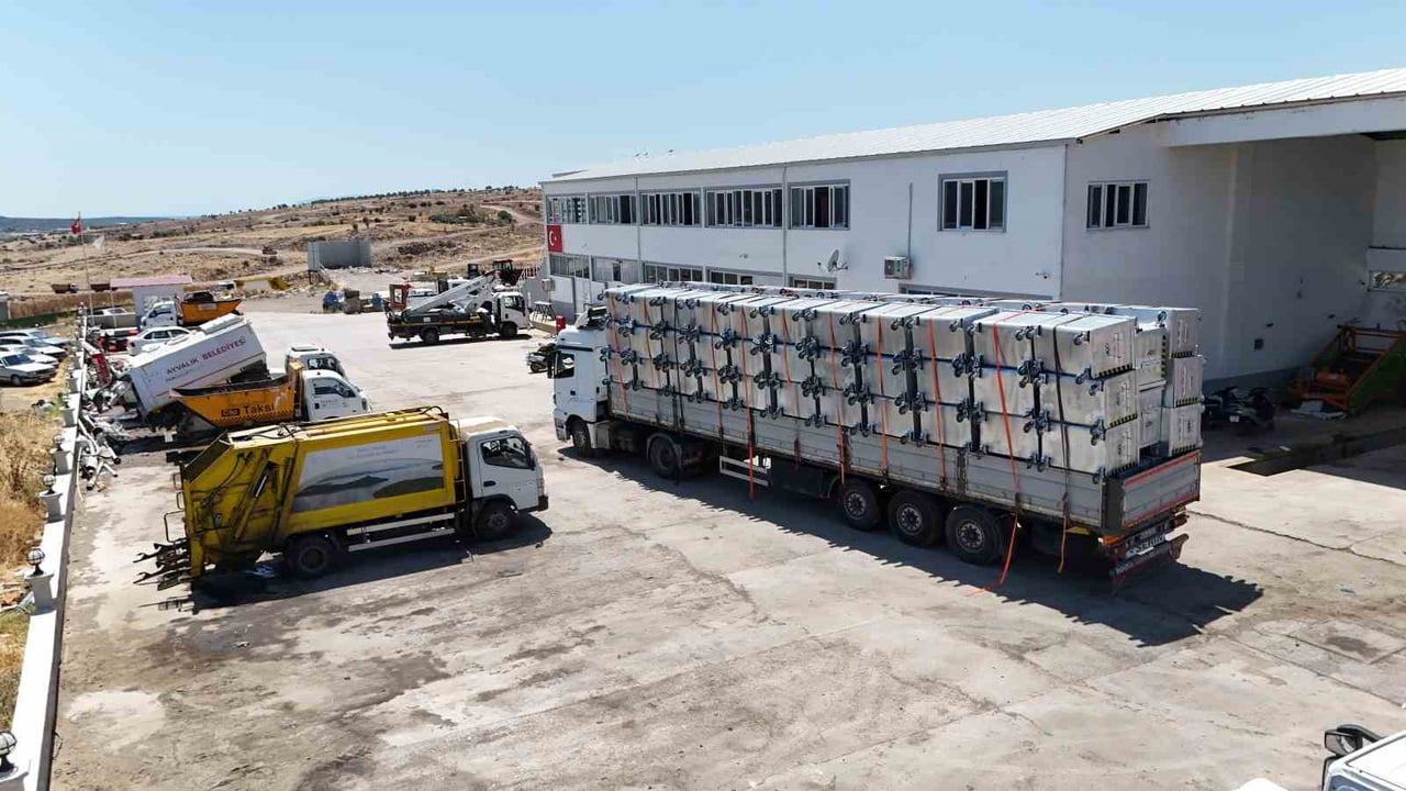 AYVALIK’A 1000 YENİ ÇÖP KONTEYNERİ