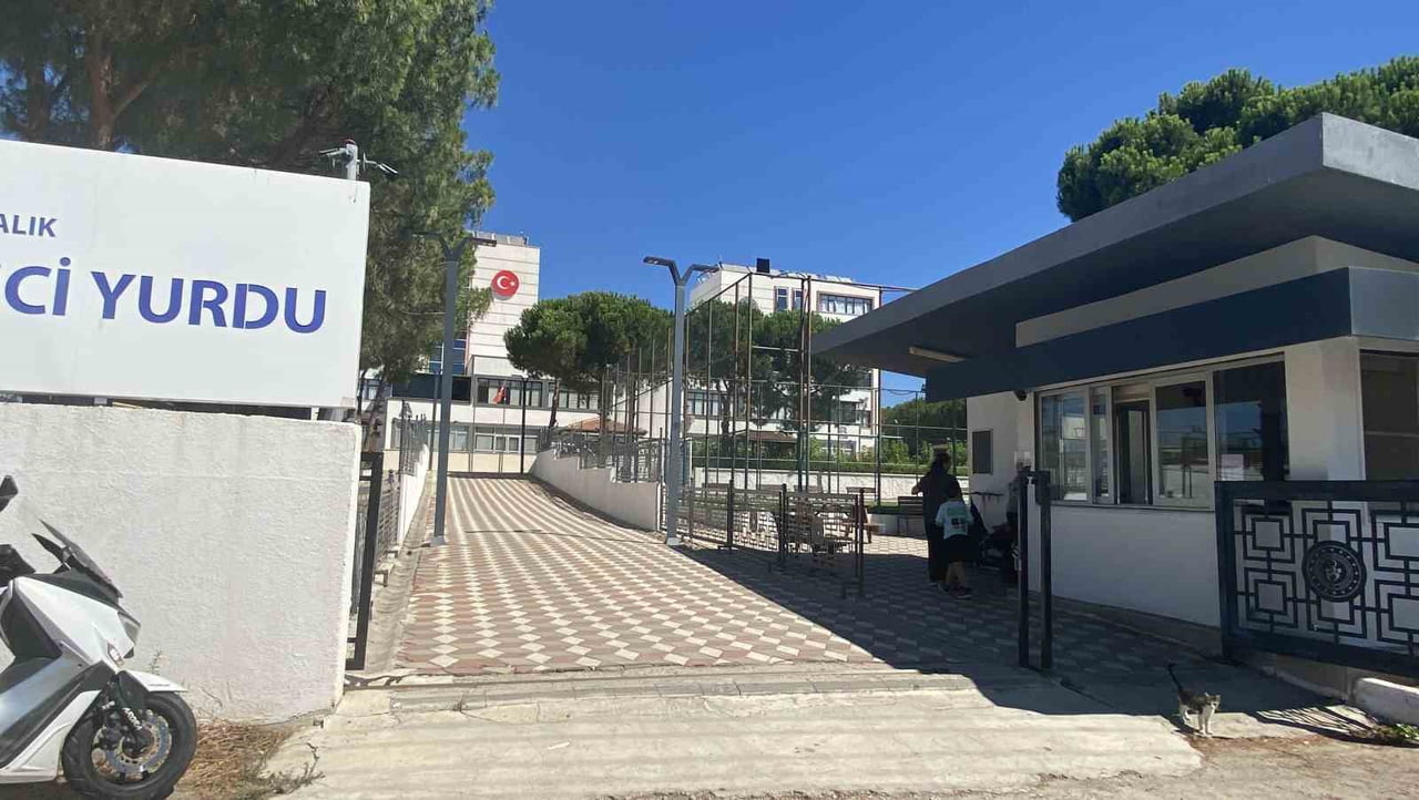 AYVALIK İLÇE GENÇLİK VE SPOR MÜDÜRLÜĞÜ BÜNYESİNDEKİ KYK YURDU İLE İLÇE MİLLİ EĞİTİM MÜDÜRLÜĞÜ'NE...