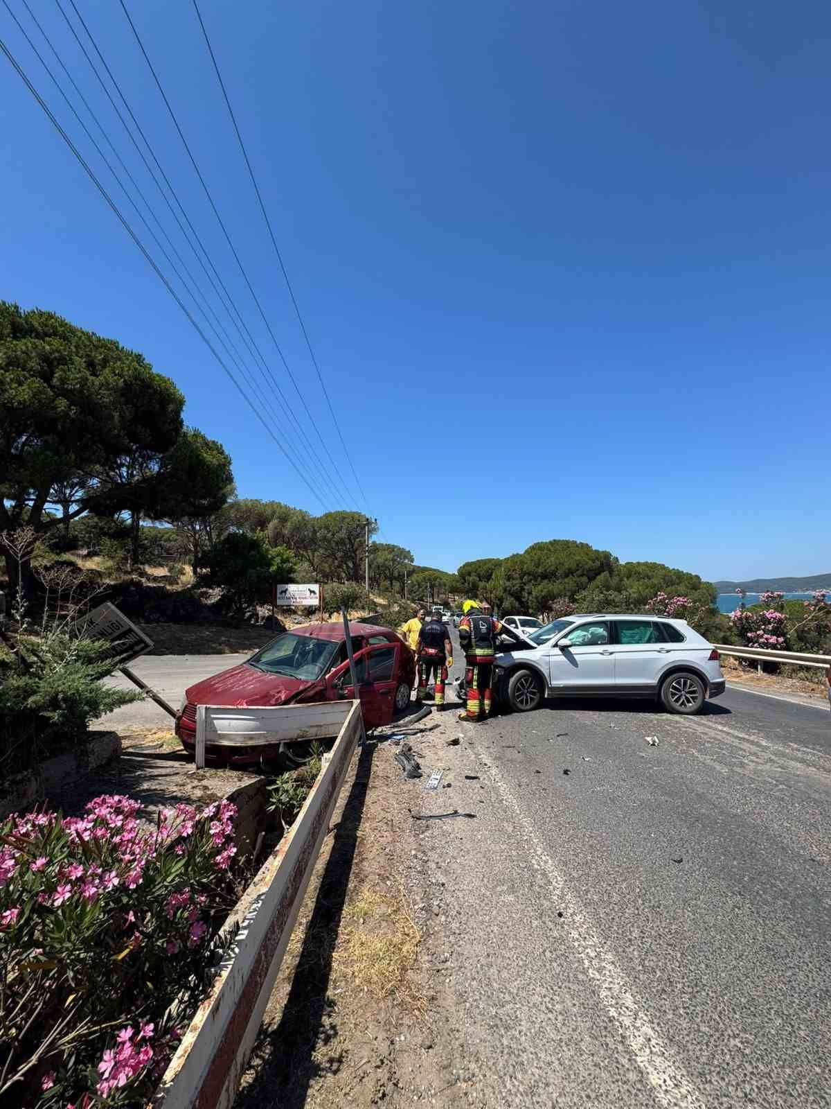 AYVALIK’TA TRAFİK KAZASI: 2 KİŞİ YARALANDI
