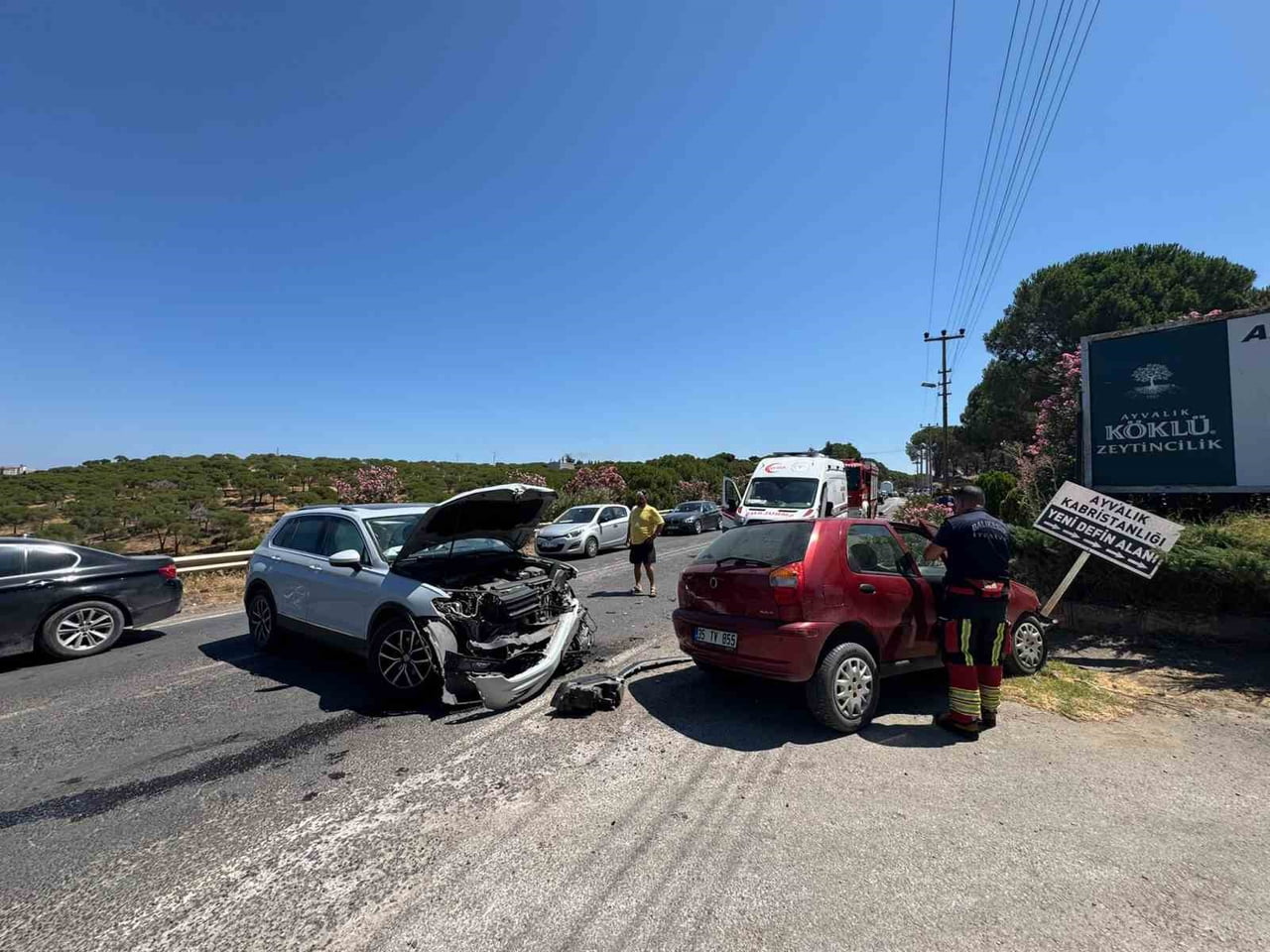 AYVALIK’TA TRAFİK KAZASI: 2 KİŞİ YARALANDI