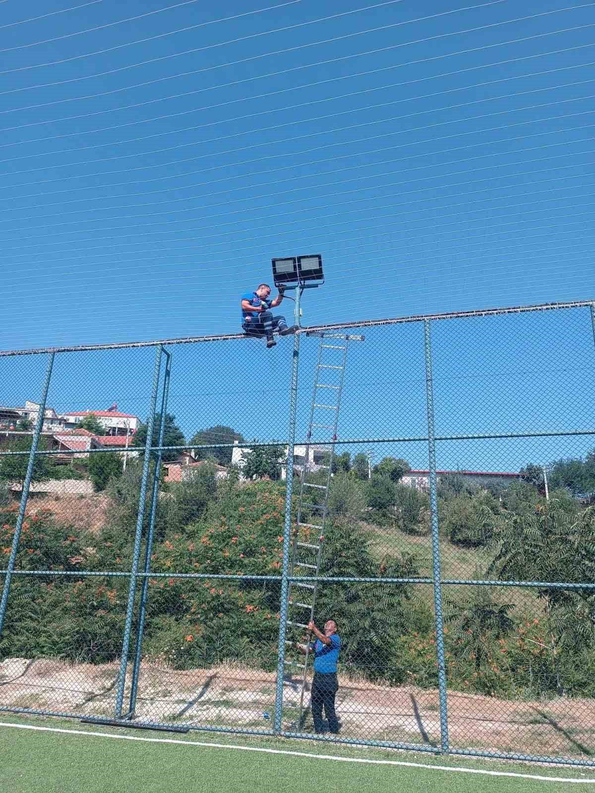 BABADAĞ BELEDİYESİ, ULAŞIMDAN ÇEVRE DÜZENLEMESİNE, ALTYAPIDAN İLAÇLAMA ÇALIŞMALARINA KADAR BİRÇOK...