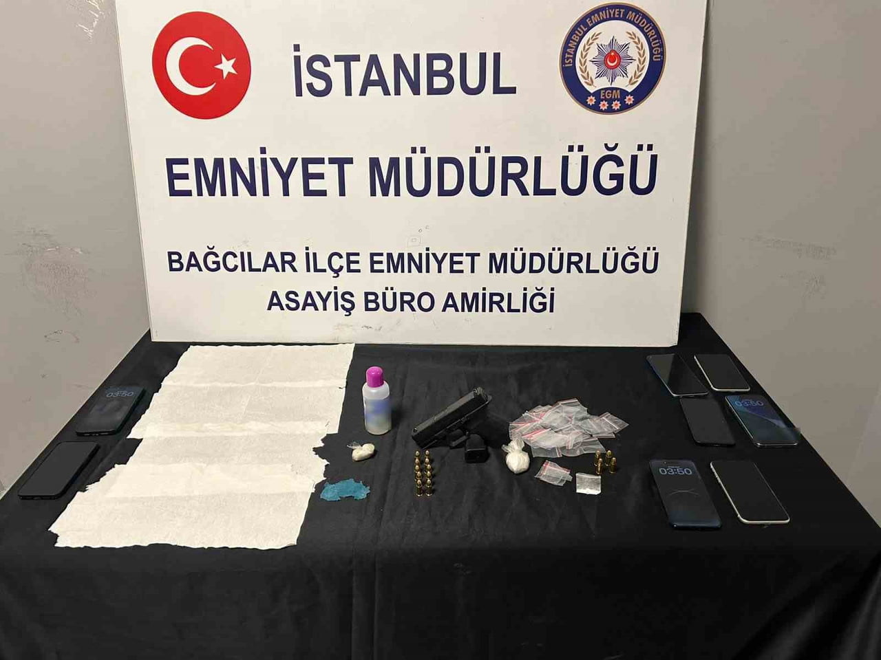 BAĞCILAR’DA, POLİS EKİPLERİNCE BİR ADRESTE UYUŞTURUCU MADDE BULUNDURULDUĞU VE ÇEŞİTLİ SUÇLARDAN...