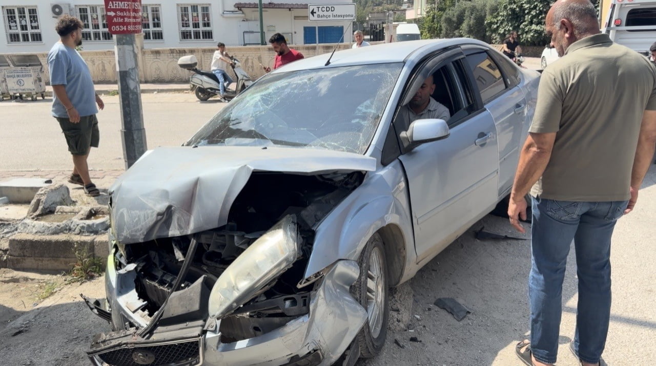 BAHÇE İLÇESİNDE İKİ OTOMOBİLİN ÇARPIŞTIĞI TRAFİK KAZASINDA 11 YAŞINDAKİ ÇOCUK...