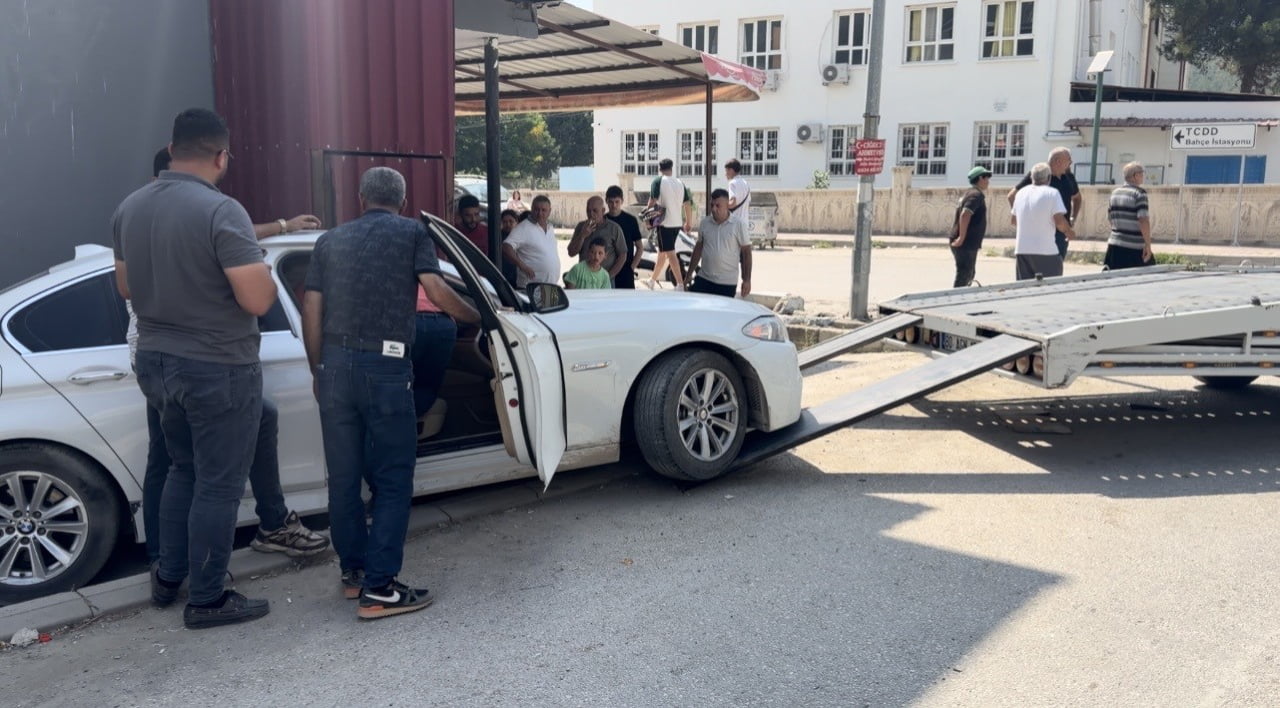 BAHÇE İLÇESİNDE İKİ OTOMOBİLİN ÇARPIŞTIĞI TRAFİK KAZASINDA 11 YAŞINDAKİ ÇOCUK...