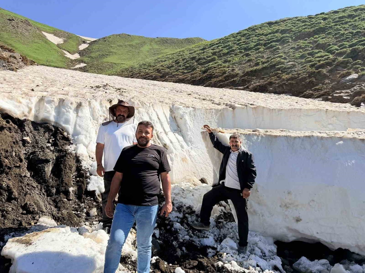 BAHÇESARAY İLÇESİNİN YÜKSEK RAKIMLI YAYLALARINA BERİVANLARIN DAHA RAHAT SÜT SAĞIMI YAPABİLMESİ...