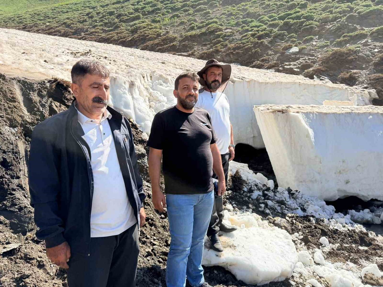 BAHÇESARAY İLÇESİNİN YÜKSEK RAKIMLI YAYLALARINA BERİVANLARIN DAHA RAHAT SÜT SAĞIMI YAPABİLMESİ...