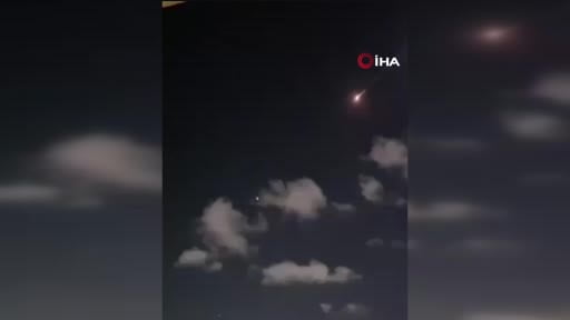 Bahreyn ve Kuveyt, yeni füze ve insansız hava aracı (İHA) saldırılarına hedef olduklarını...