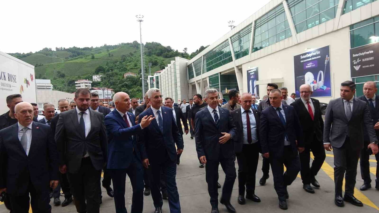 BAKAN ÖMER BOLAT, TÜRKİYE'NİN 850 MİLYAR DOLARA YAKLAŞAN DIŞ TİCARET HACMİNE DİKKAT ÇEKEREK, SARP...