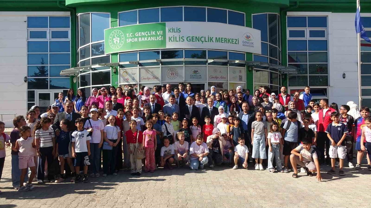 BAKAN YARDIMCISI  EMİNOĞLU KİLİS'TE GENÇLERLE BULUŞTU