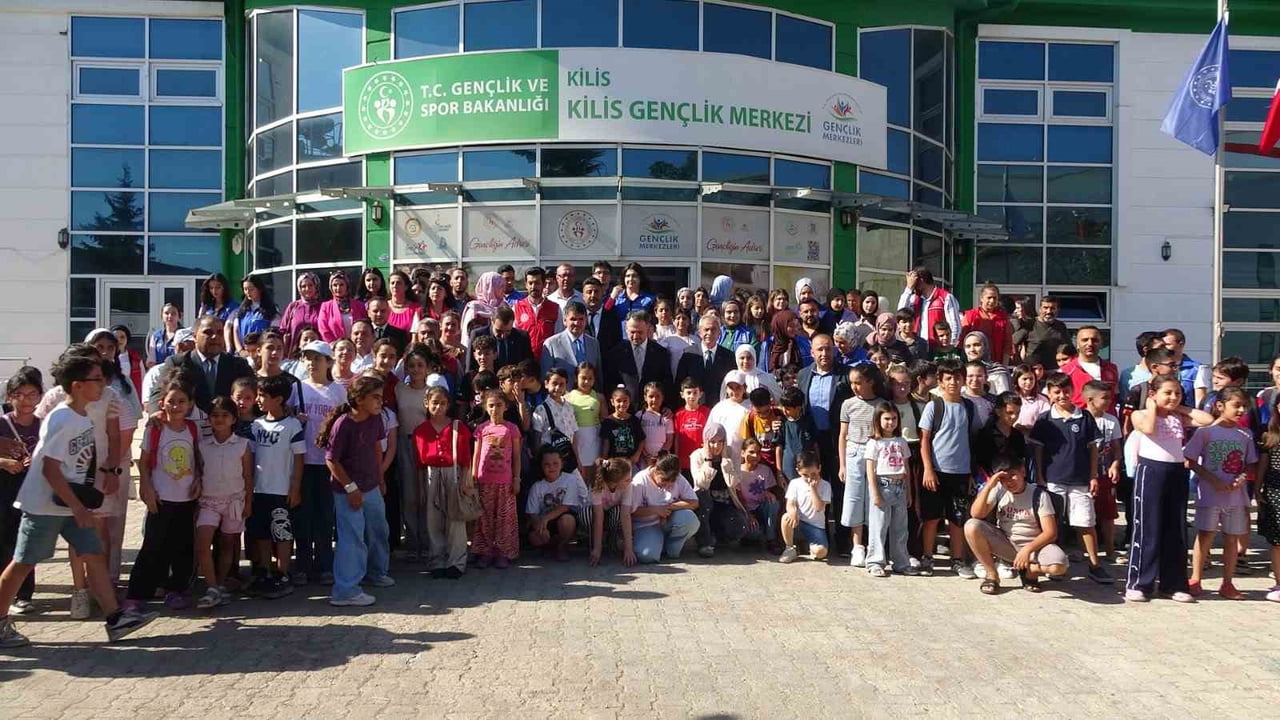 BAKAN YARDIMCISI  EMİNOĞLU KİLİS'TE GENÇLERLE BULUŞTU