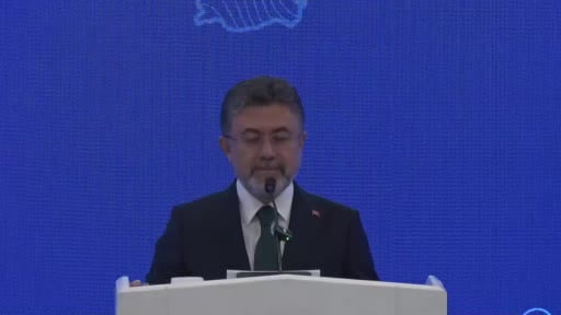 Bakan Yumaklı: "Van Gölü'nün hazinelerini keşfetmek için değil korumak için varız"