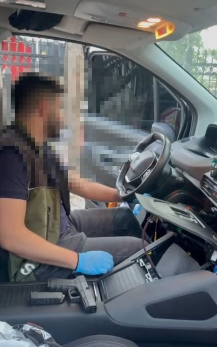 BAKIRKÖY'DE POLİSİN DURDURDUĞU BİR OTOMOBİLDE, UYUŞTURUCU SAKLAMAK İÇİN HAZIRLANAN ÖZEL DÜZENEK...