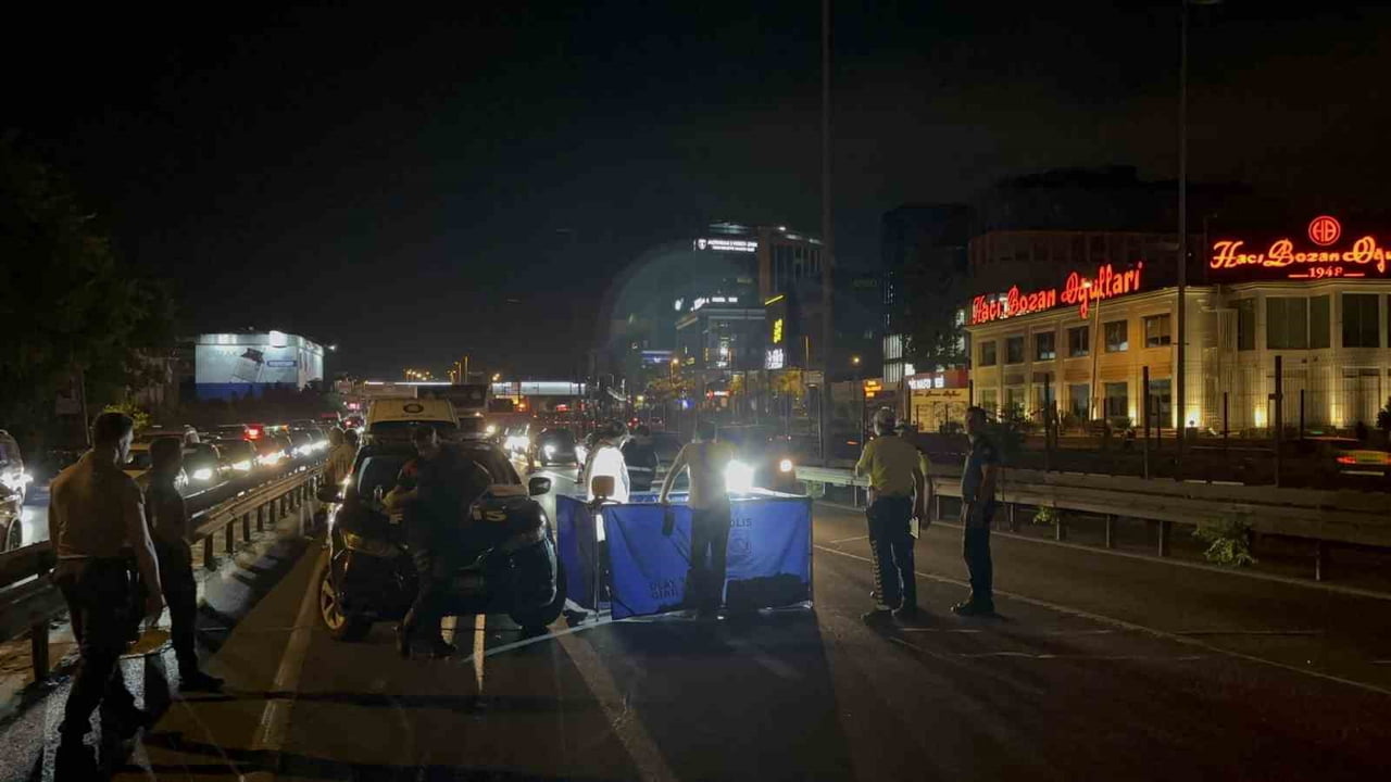 BAKIRKÖY’DE FECİ TRAFİK KAZASI: 1 KİŞİ HAYATINI KAYBETTİ