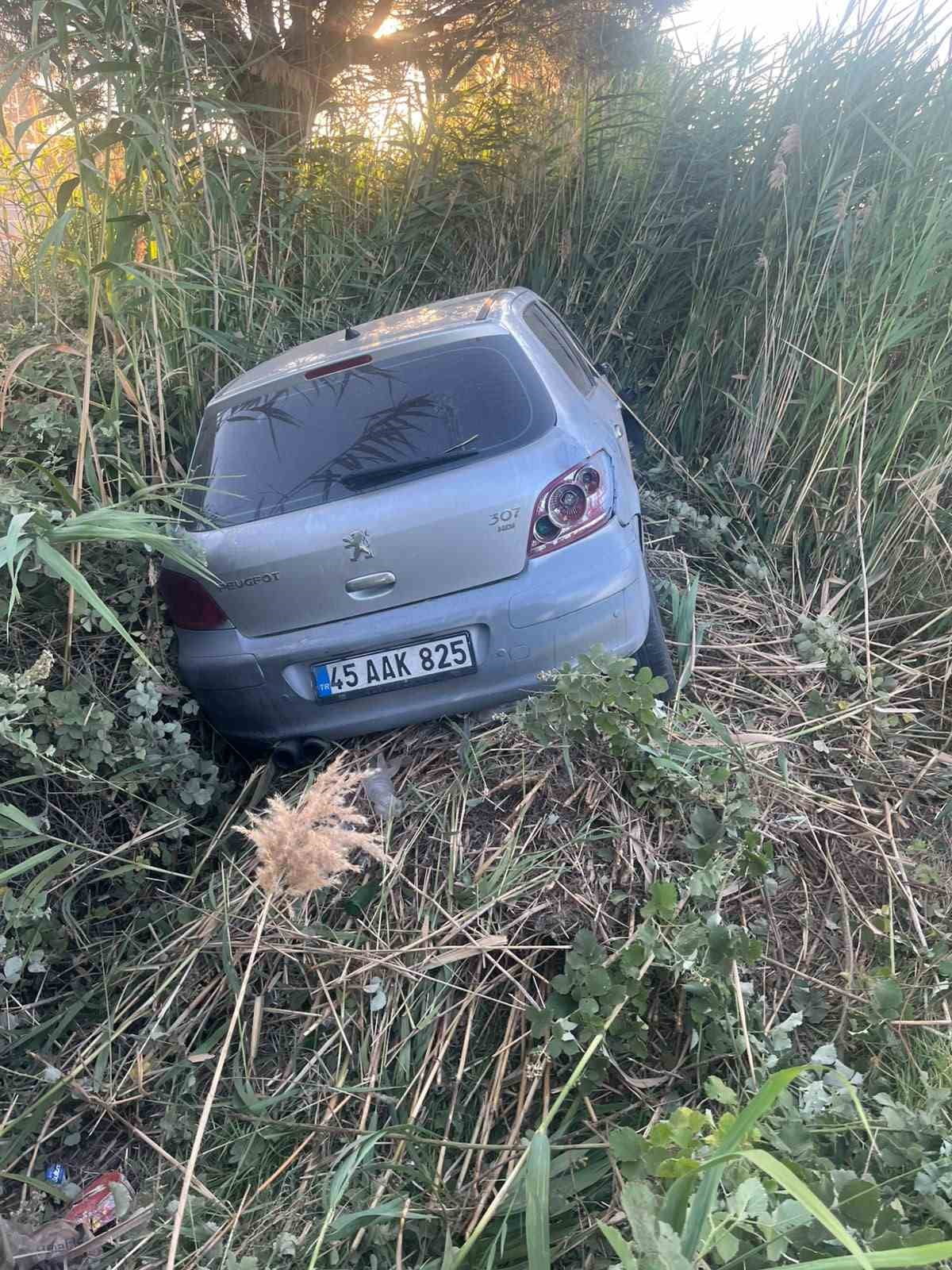BALIKESİR'DE SÜRÜCÜ DİREKSİYON HAKİMİYETİNİ KAYBETTİ; 1 YARALI