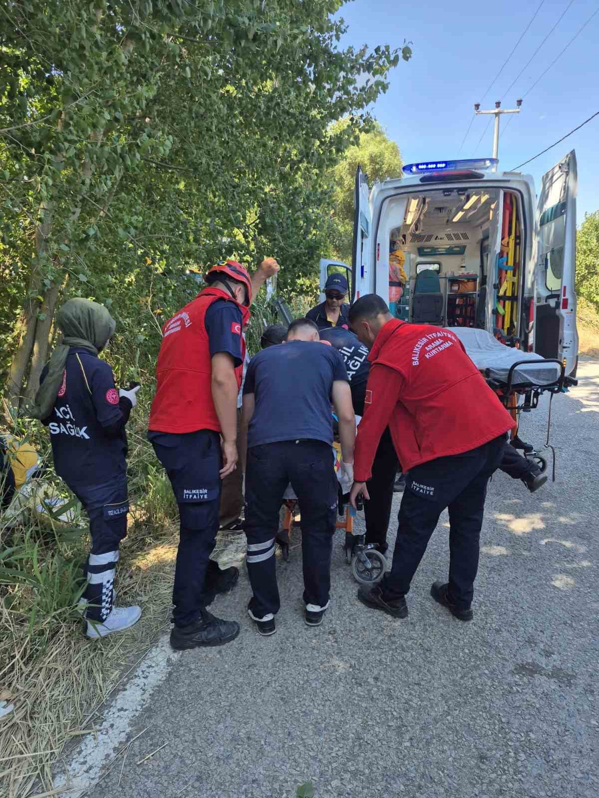 BALIKESİR'İN SAVAŞTEPE İLÇESİNDE HAREKET HALİNDEKİ TRAKTÖRDEN DÜŞEN SÜRÜCÜ HAYATINI KAYBETTİ....