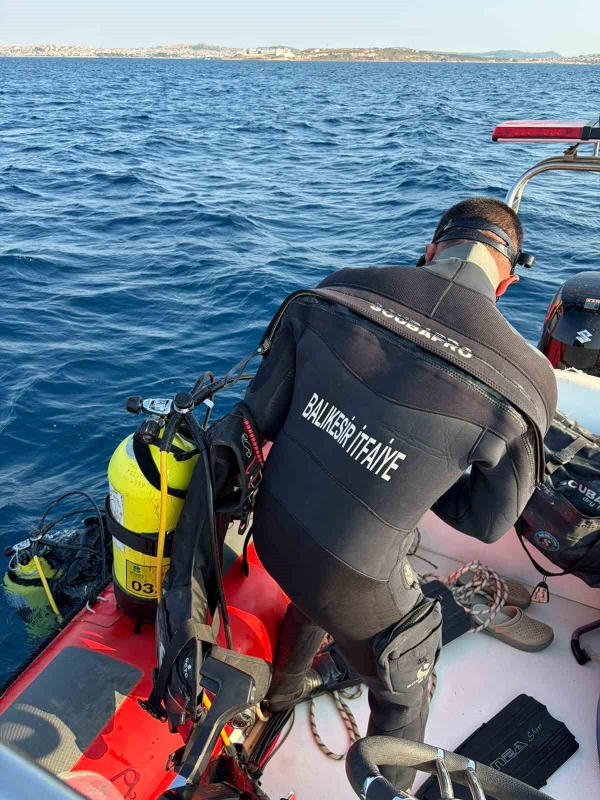 BALIKESİR’İN AYVALIK İLÇESİNDE ARKADAŞLARIYLA BİRLİKTE ÇIKTIĞI TEKNE TURUNDA DENİZDE KAYBOLAN 24...