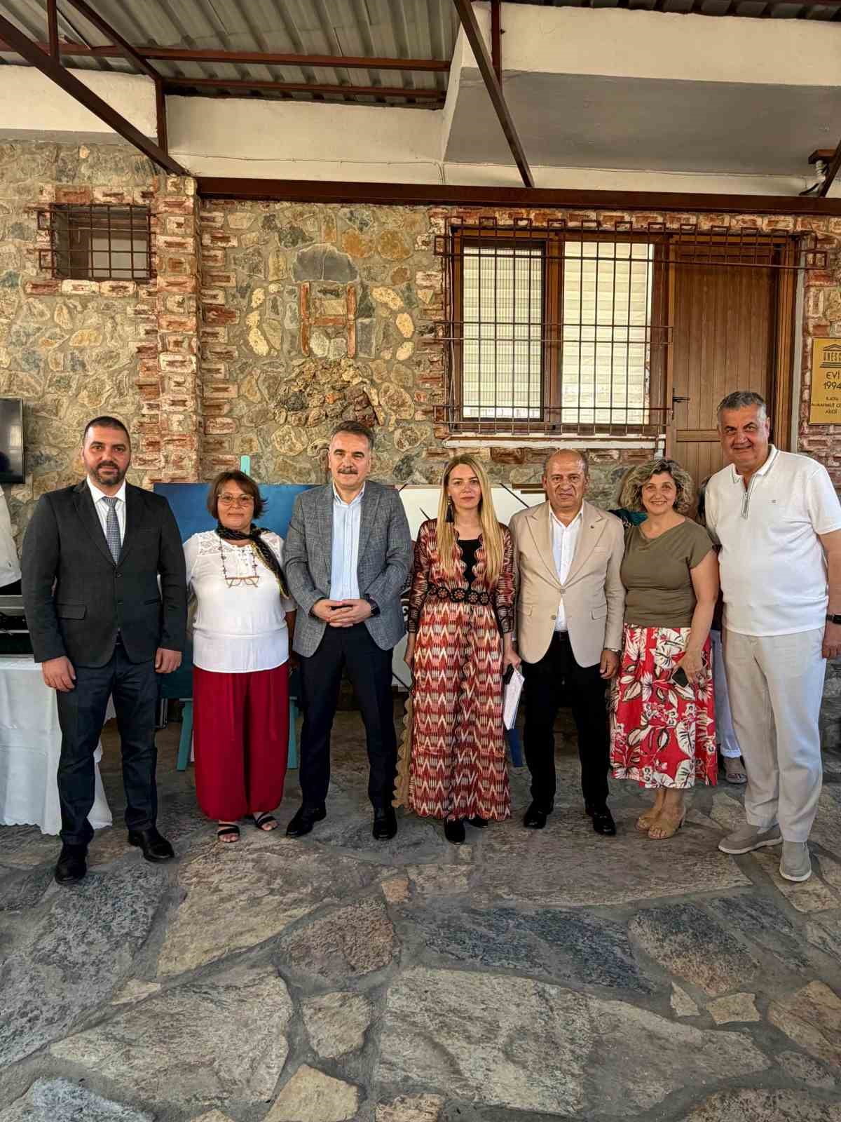 BALIKESİR’İN EDREMİT İLÇESİNDE KÖKLÜ BİR GEÇMİŞE SAHİP OLAN TAHTAKUŞLAR SELİM TURAN SANAT GALERİSİ...