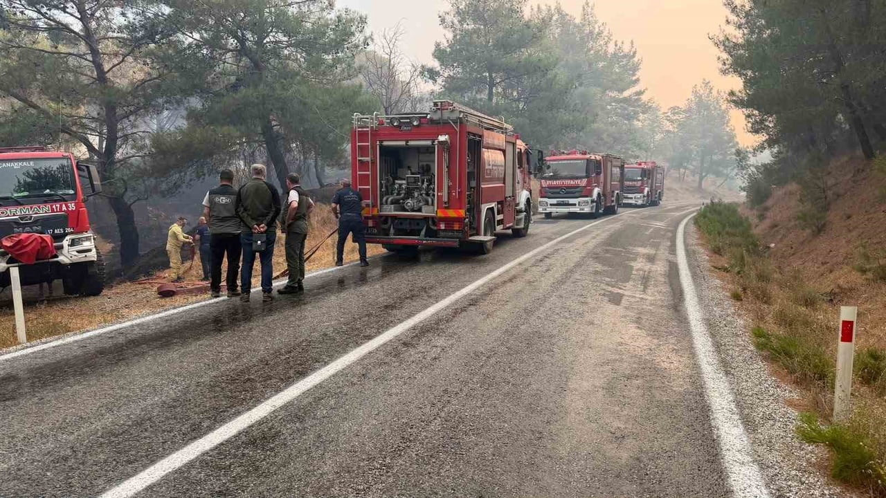 BALIKESİR’İN GÖMEÇ İLÇESİNDE BAŞLAYAN VE RÜZGARIN ETKİSİYLE AYVALIK İLÇESİ YÖNÜNE DOĞRU İLERLEYEN...