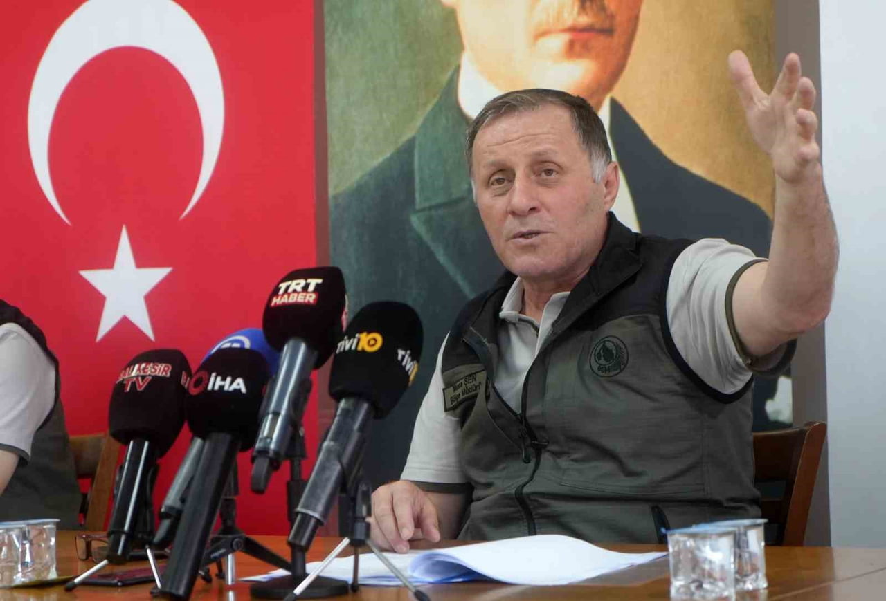 BALIKESİR ORMAN BÖLGE MÜDÜRÜ MUSA ŞEN, MEDYA TEMSİLCİLERİ İLE BİR ARAYA GELEREK BALIKESİR...