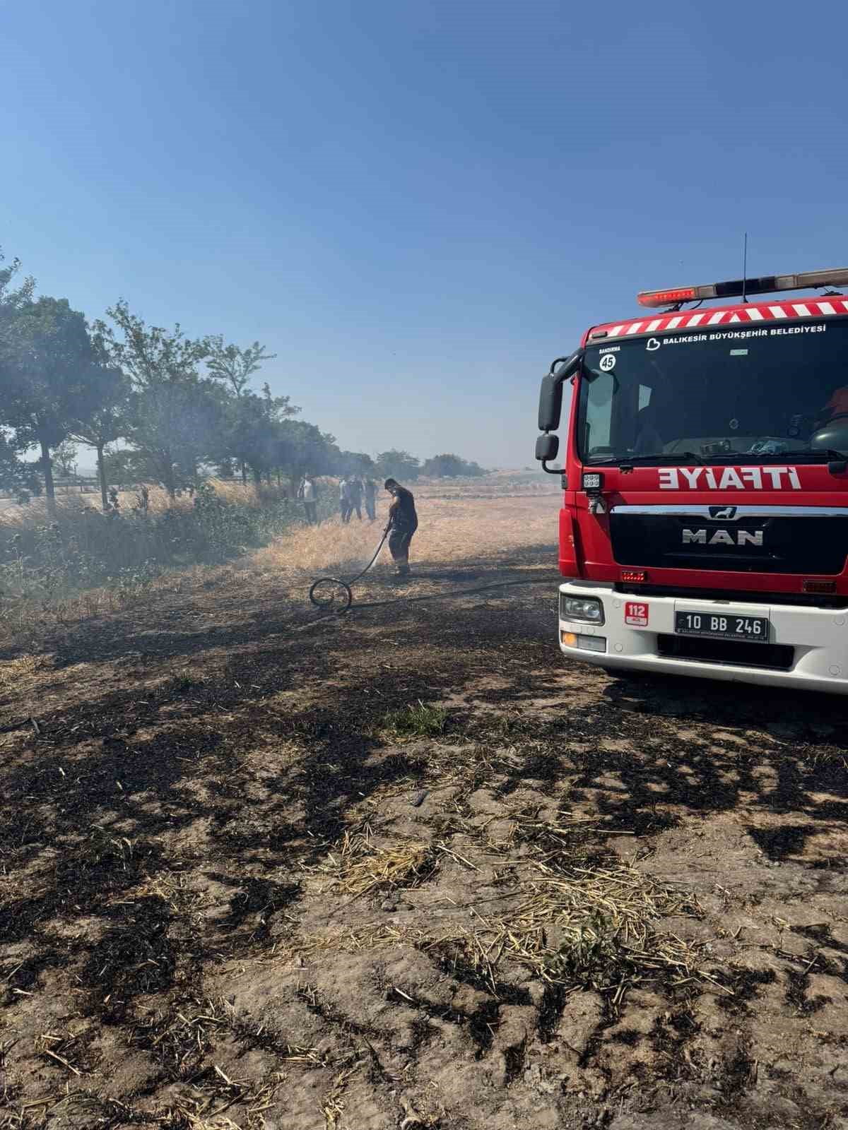 BANDIRMA'DA ÇIKAN ANIZ YANGINI İTFAİYE EKİPLERİNCE SÖNDÜRÜLDÜ