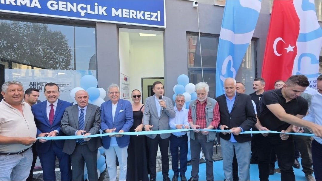 BANDIRMA'DA GENÇLİK MERKEZİ HİZMETE AÇILDI