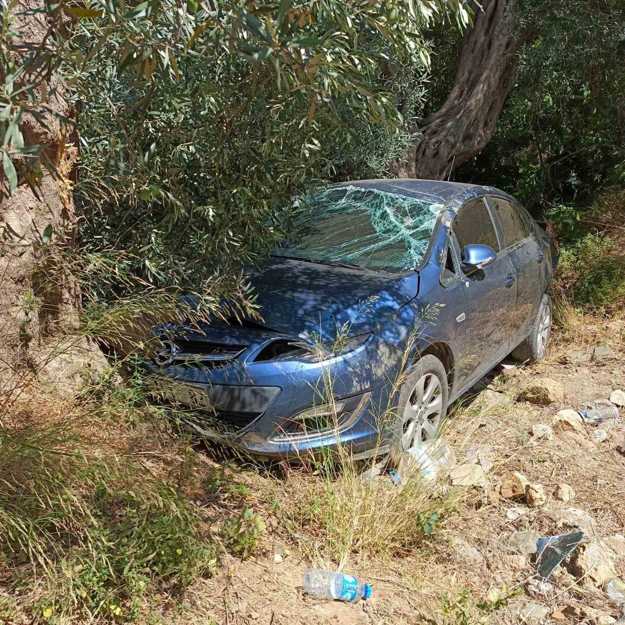 BANDIRMA EDİNCİK'TE TEK TARAFLI TRAFİK KAZASINDA 2 KİŞİ HAFİF YARALANDI