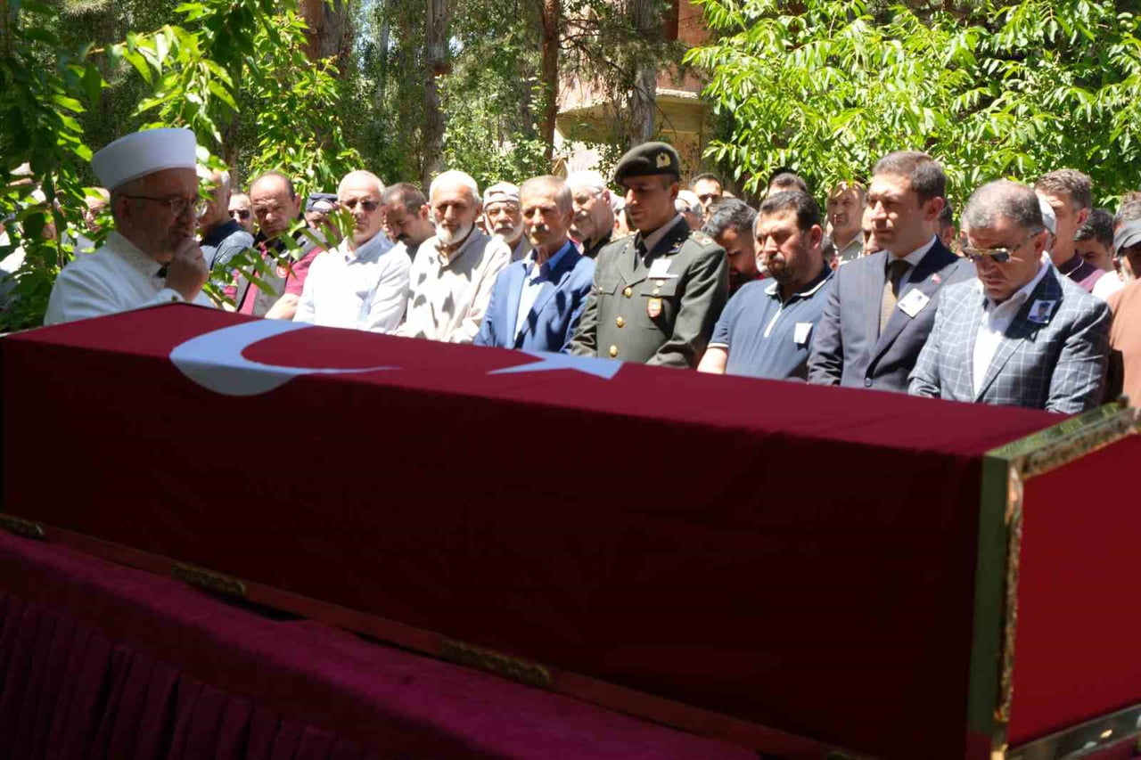 BARIŞ HAREKÂTI’NIN 52’NCİ YILINDA BAYBURTLU KIBRIS GAZİSİ TOPRAĞA VERİLDİ