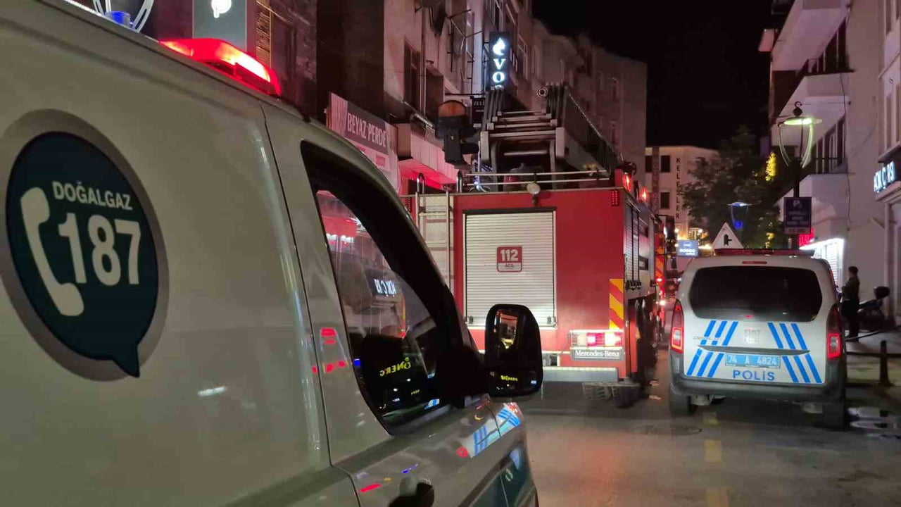 BARTIN'DA BİR İŞHANIN BODRUM KATINDA BULUNAN TUVALETİN HAVALANDIRMASINDA ÇIKAN YANGIN PANİĞE NEDEN...