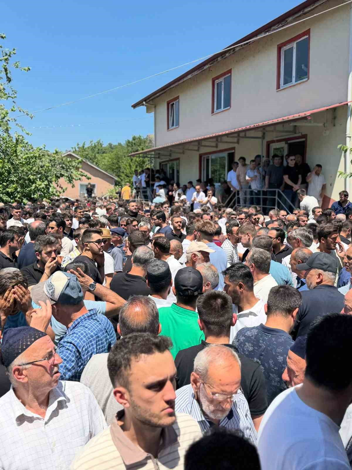 BARTIN'IN AMASRA İLÇESİNDE ÖZEL MADEN OCAĞINDA MEYDANA GELEN GÖÇÜKTE HAYATINI KAYBEDEN 25...