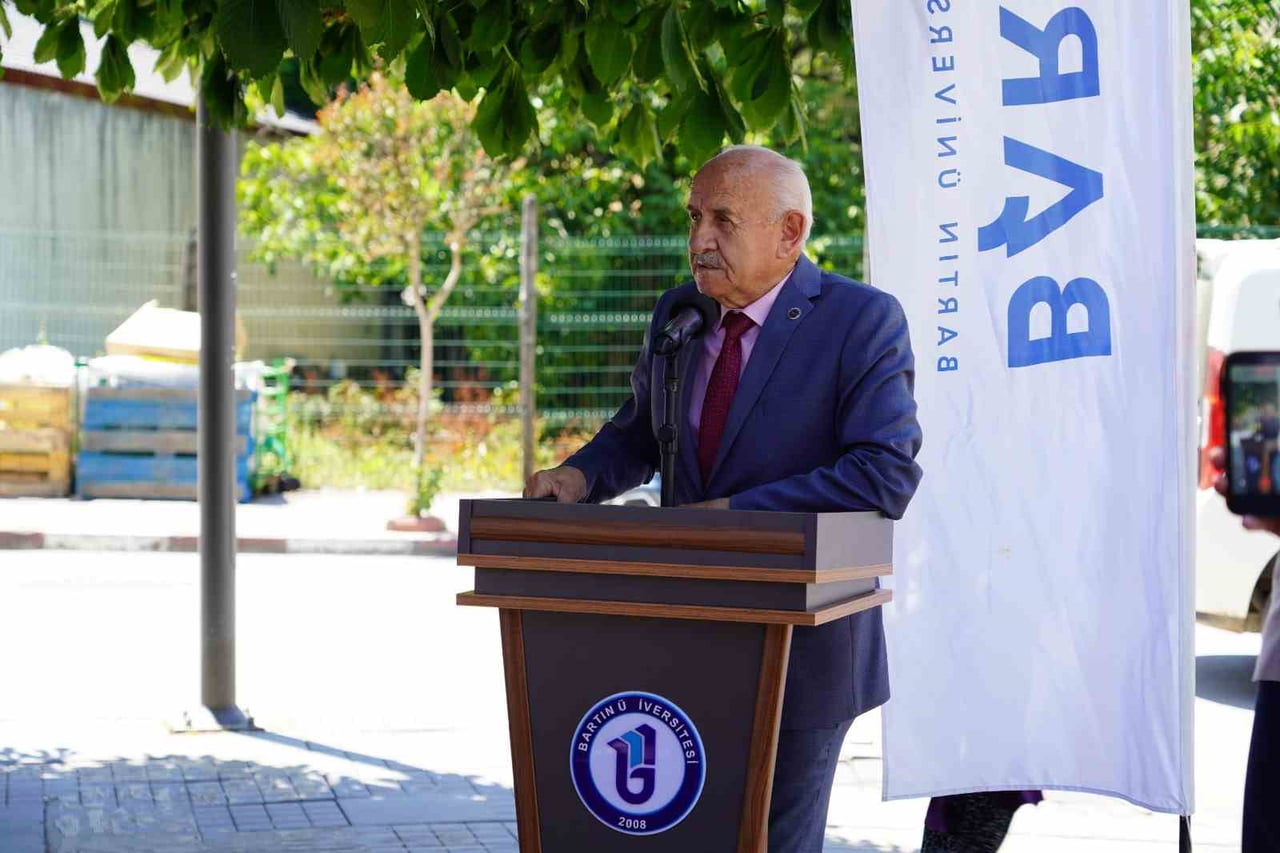BARTIN ÜNİVERSİTESİ (BARÜ) BİLİM KAFE ETKİNLİĞİNDE DİJİTAL DÖNÜŞÜM VE YAPAY ZEKÂNIN MESLEK...