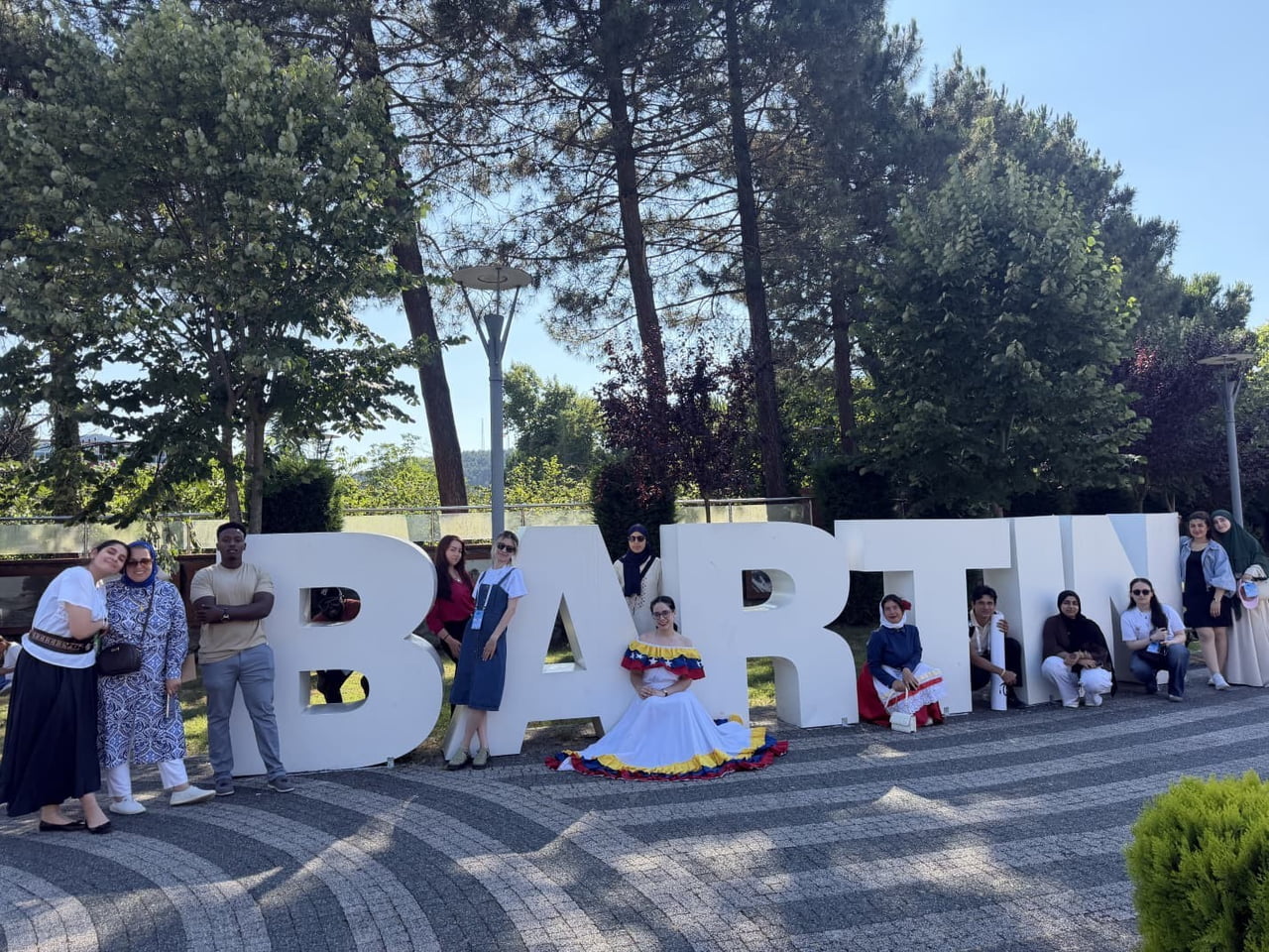 BARTIN ÜNİVERSİTESİ (BARÜ) İLE YUNUS EMRE ENSTİTÜSÜ (YEE) İŞ BİRLİĞİNDE DÜZENLENEN "TÜRKÇE YAZ...
