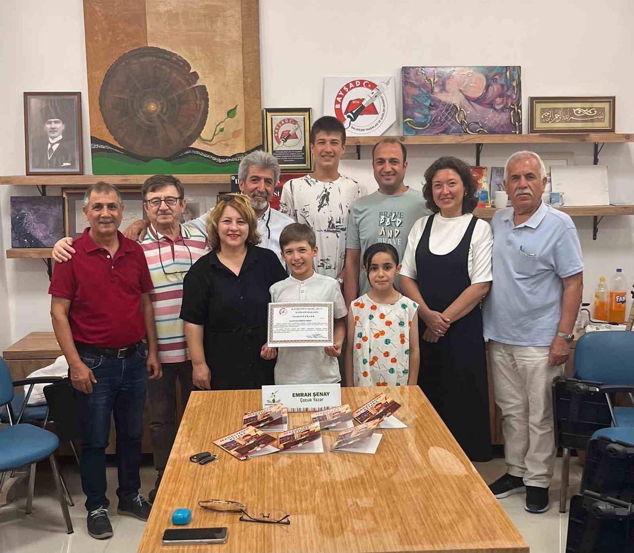 BAŞARILI SPORCU, BALIKESİR YAZAR VE ŞAİRLER DERNEĞİN DE VERDİĞİ "KÜÇÜK YAZARIN, BÜYÜK DÜNYASI"...
