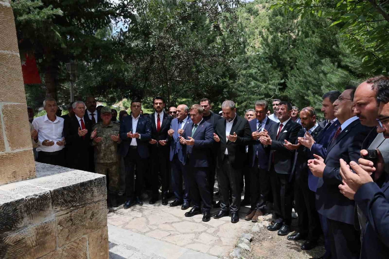 BAŞBAĞLAR ŞEHİTLERİ DUALARLA ANILDI
