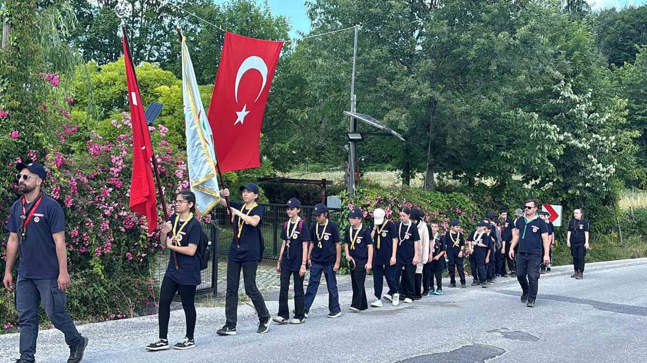 BAŞİSKELE'DE İZCİLER, KURTULUŞ SAVAŞI'NIN ÖNEMLİ SAVUNMA HATLARINDAN SERVETİYE CEPHESİ'NDE...