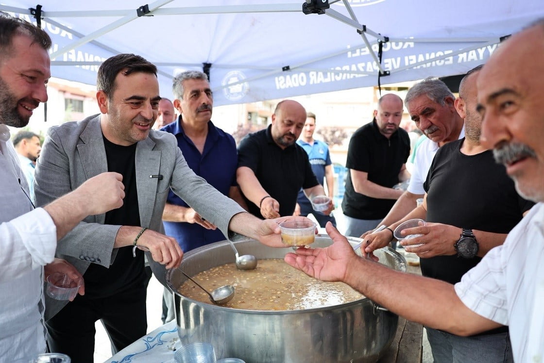 BAŞİSKELE BELEDİYE BAŞKANI YASİN ÖZLÜ, ESNAF VE VATANDAŞLARLA BİR ARAYA GELEREK MUHARREM AYI...