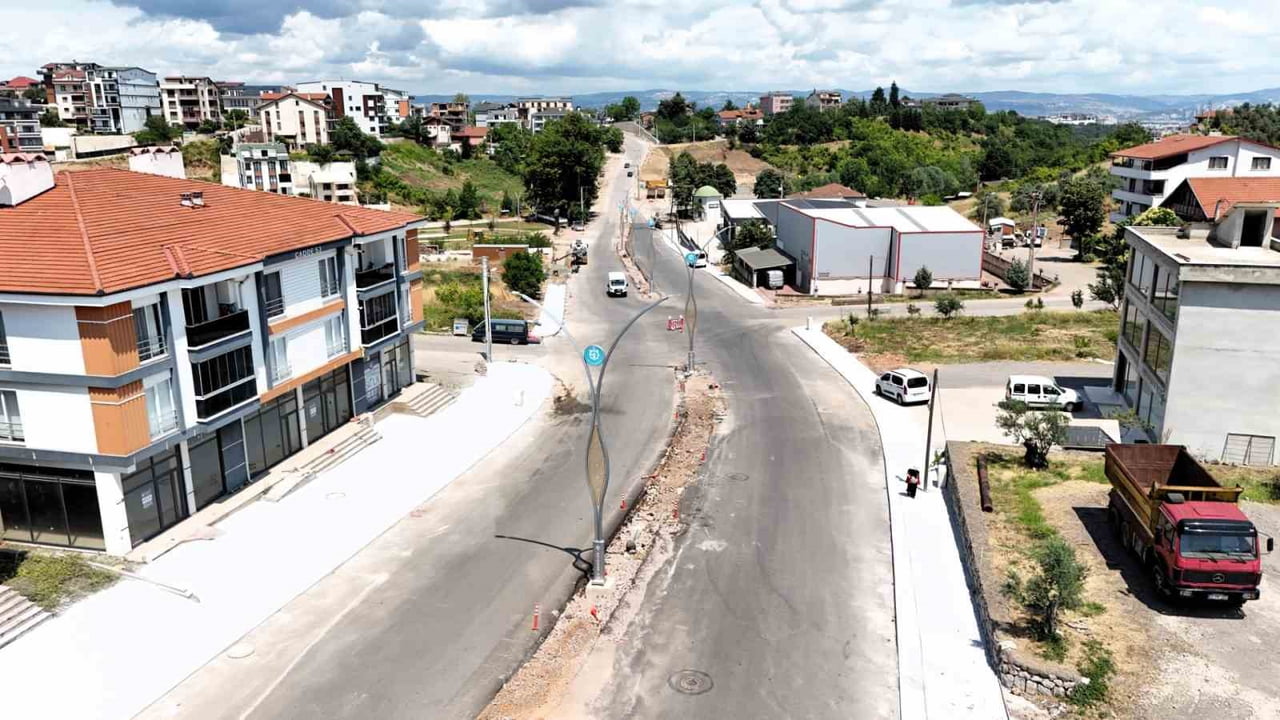 BAŞİSKELE İLÇESİNDE BULUNAN HOCA AHMET YESEVİ CADDESİ'NDE BAŞLATILAN YOL GENİŞLETME VE ÜSTYAPI...