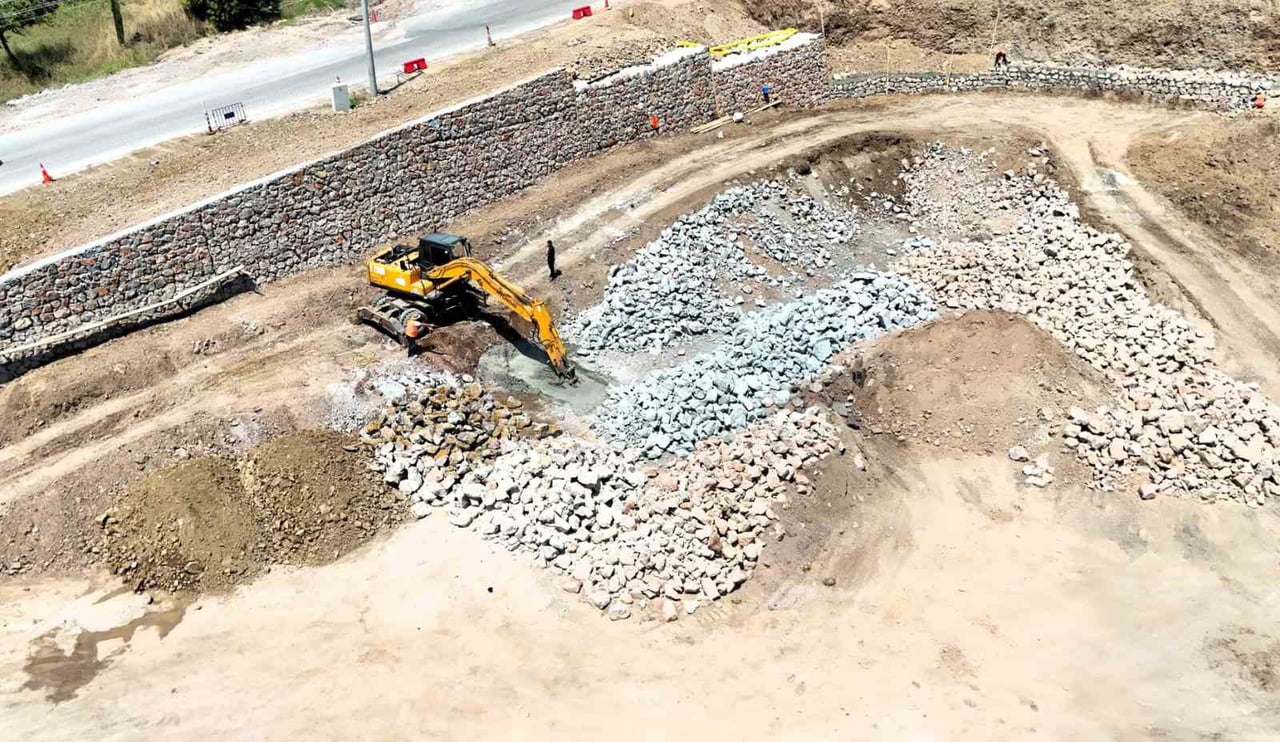 BAŞİSKELE İLÇESİNDE BULUNAN HOCA AHMET YESEVİ CADDESİ'NDE BAŞLATILAN YOL GENİŞLETME VE ÜSTYAPI...