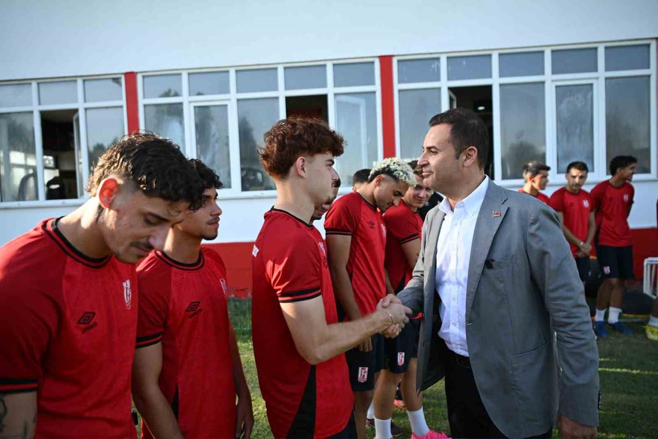 BAŞKAN AKIN’DAN BALIKESİRSPOR’A SEZON ÖNCESİ MORAL ZİYARETİ