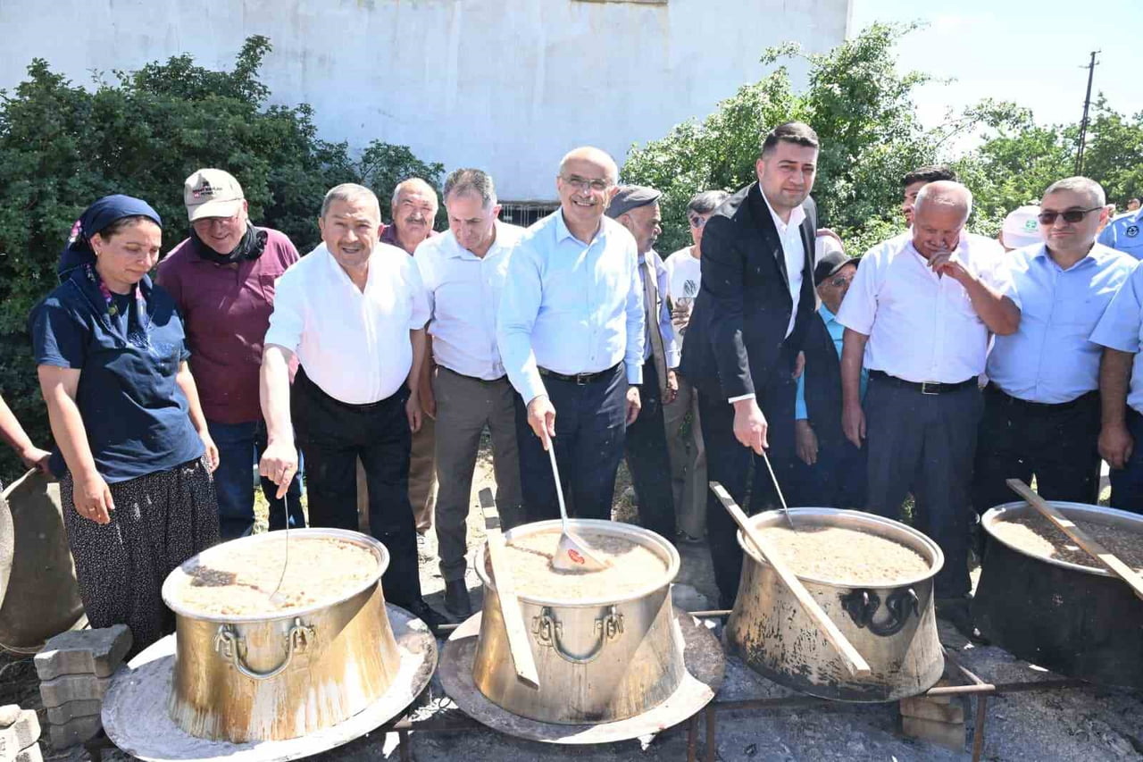 BAŞKAN ER'DEN DARENDE ZİYARETİ