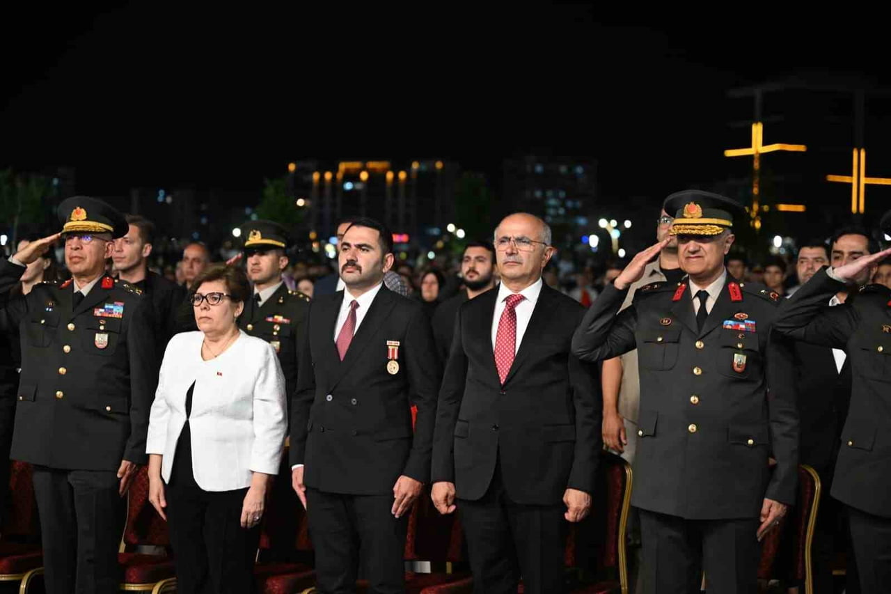 BAŞKAN ER: "15 TEMMUZ, MİLLETİMİZİN İMAN VE CESARETLE YAZDIĞI DEMOKRASİ DESTANIDIR"