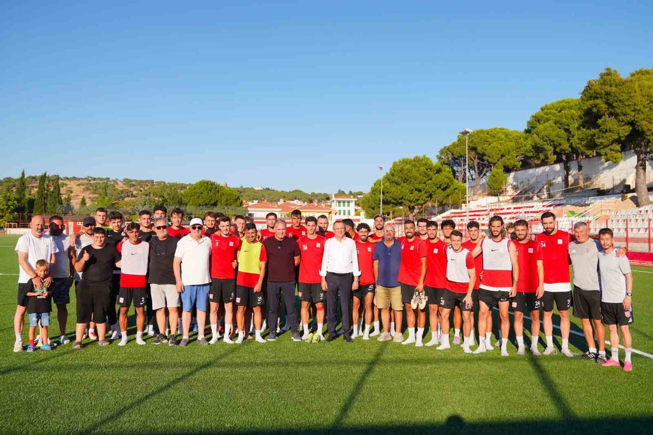 BAŞKAN ERGİN’DEN AYVALIK GÜCÜ BELEDİYESPOR’A MORAL ZİYARETİ