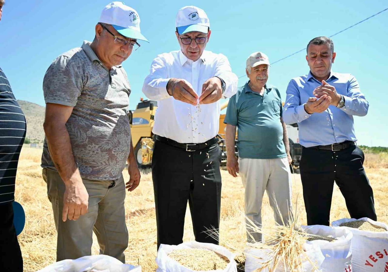 BAŞKAN GEÇİT “ÜRETİCİLERİMİZE ÜCRETSİZ ARPA DAĞITIMI YAPACAĞIZ”