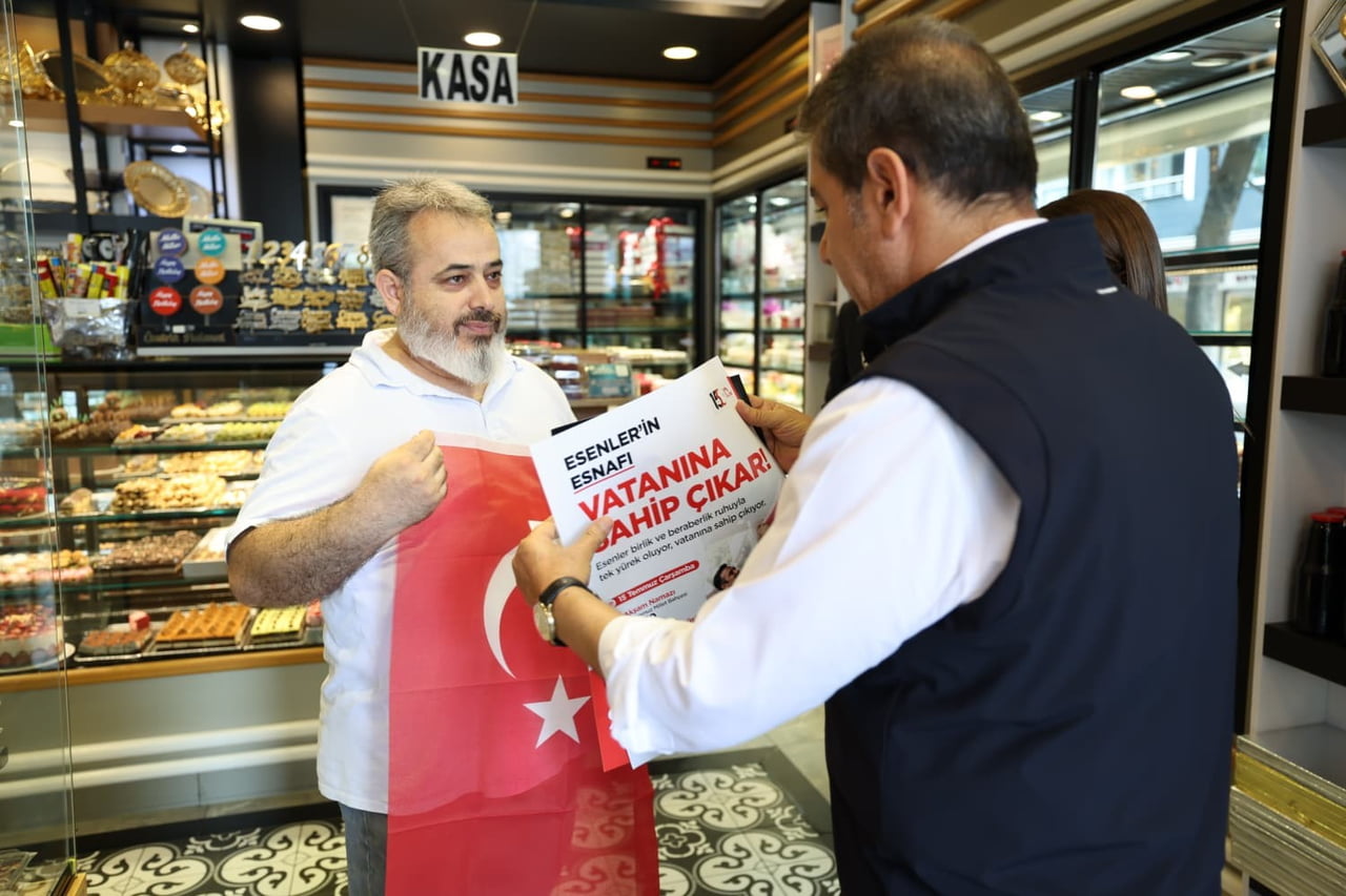 BAŞKAN GÖKSU, ESENLER DAVUTPAŞA CADDESİ VE DÖRTYOL MEYDANI'NDA ESNAFLA SELAMLAŞARAK TÜRK...