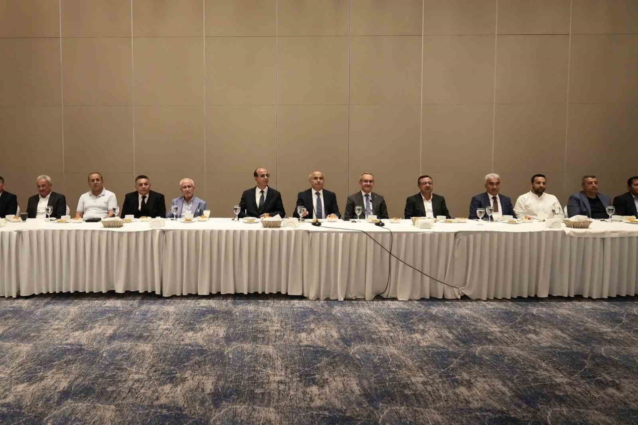 BAŞKAN SADIKOĞLU, KONTEYNERDEKİ İŞLETMELERİN SESİ OLDU