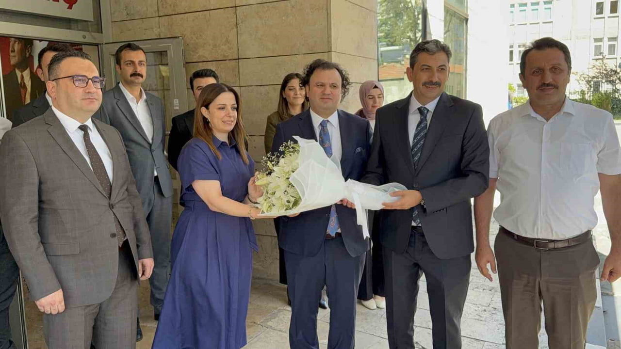 BAŞSAVCI MUSTAFA ÇAKMAK, ADLİYE GİRİŞİNDE BAŞSAVCI VEKİLLERİ VE CUMHURİYET SAVCILARI TARAFINDAN...