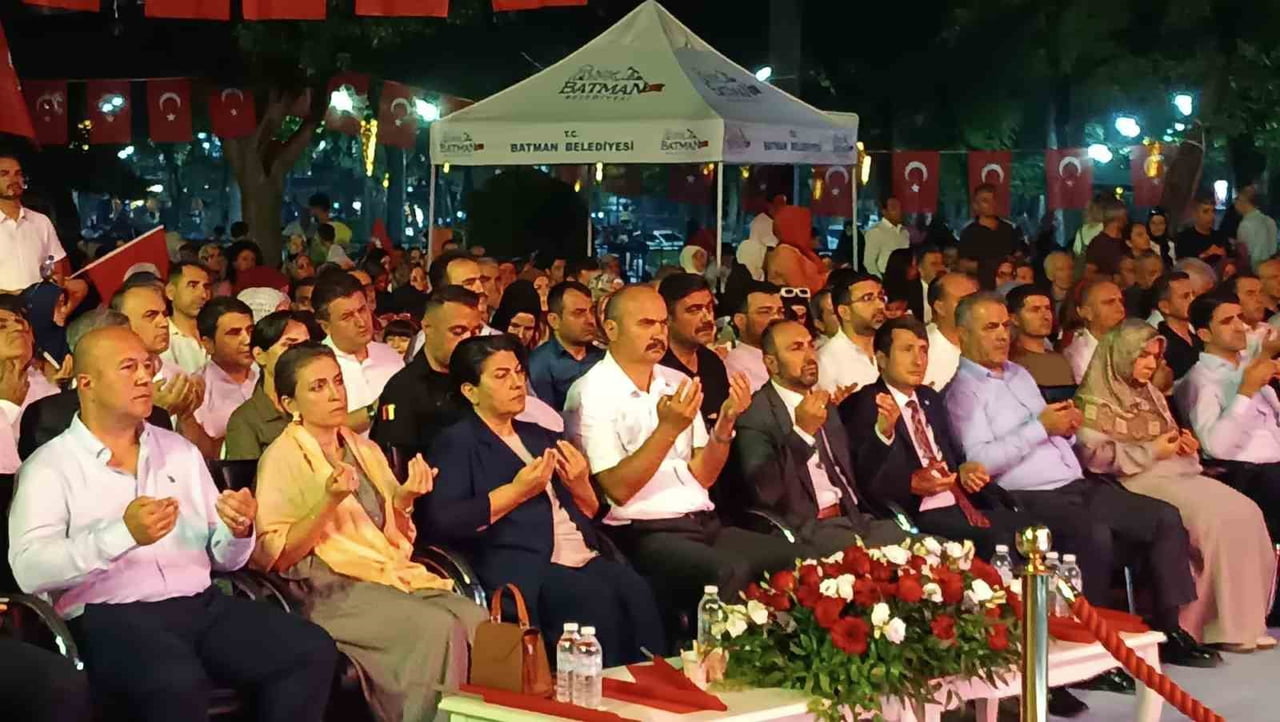BATMAN'DA 15 TEMMUZ DEMOKRASİ VE MİLLÎ BİRLİK GÜNÜ'NÜN 10. YIL DÖNÜMÜ COŞKUYLA ANILDI